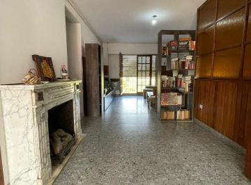 Casa de 6 ambientes, Morón · Venta - Casa de 6 Ambientes con Galpón Abajo en Morón Sur Destaca por Su Amplitud y Versatilidad