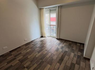 Departamento · 37m² · 2 Ambientes · Venta Departamento 2 Amb. Reciclado con Balcón Al Frente – Zona Centro