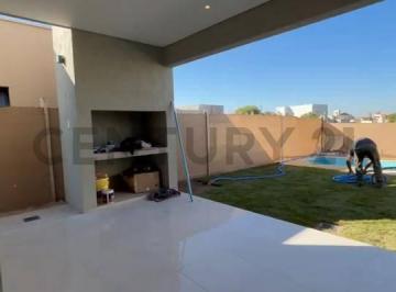 Casa · 139m² · 5 Ambientes · 2 Cocheras · Casa Maipu Lomas de Russell 3 Habitaciones con Pileta
