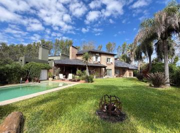 Casa · 390m² · 9 Ambientes · 2 Cocheras · Imponente Casa en Venta