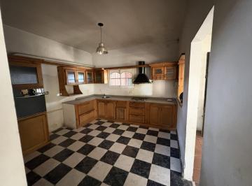 Casa · 120m² · 3 Ambientes · 1 Cochera · Casa en Venta 3 Ambientes Marmol con Pileta