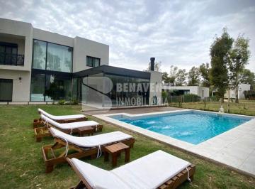 Casa de 8 ambientes, Moreno · Casa con 4 Dorm. en Venta, 750 m² en Francisco Alvarez