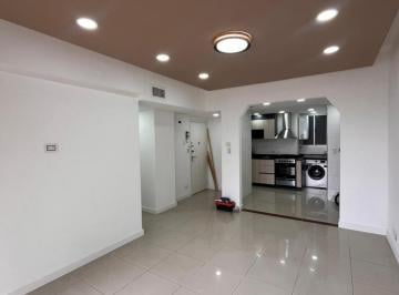 Departamento · 60m² · 3 Ambientes · 1 Cochera · Depto. de 3 Amb. a La Calle con Vista Al Mar y Cochera, Centro de Mar del Plata.