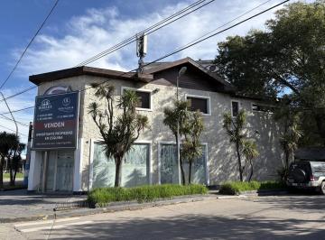Local comercial · 980m² · Importante Propiedad Comercial en Esquina de Av Polonia