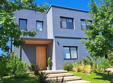 frente (verano anterior) · Casa en Venta 7 Ambientes en Los Castaños Nordelta en Lote Interno