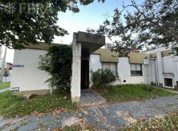 Casa · 86m² · 4 Ambientes · 1 Cochera · Venta de Casa 4 Ambientes en Bernal Este