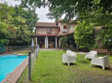 Casa · 205m² · 5 Ambientes · 4 Cocheras · Casa en Venta en Bella Vista, 6 Ambientes, Pileta, Jardin, Cuarto de Guardado.