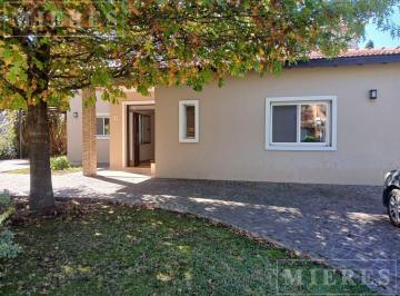 Casa · 240m² · 6 Ambientes · Casa en Alquiler Anual en La Barra Village