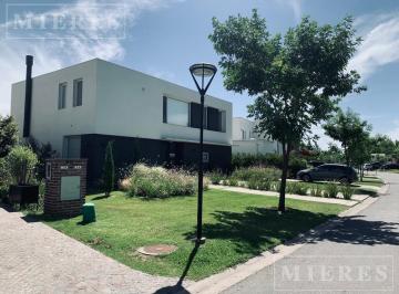 Casa · 230m² · 5 Ambientes · 2 Cocheras · Casa Moderna en Venta Sobre Lote Interno en Barbarita, Bancalari.