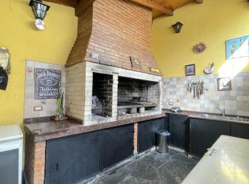 Casa · 102m² · 3 Ambientes · Venta Casa 3 Ambientes en Caseros