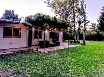Casa · 180m² · 4 Ambientes · 2 Cocheras · Venta Casa en Bella Vista con Amplio Parque