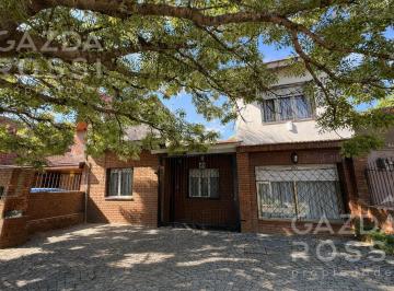 Casa · 180m² · 6 Ambientes · 1 Cochera · Casa en Venta Jose Marmol
