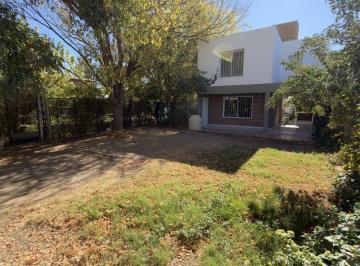 Casa · 70m² · 4 Ambientes · 2 Cocheras · Casa en Canal V