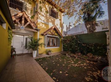 Casa · 160m² · 5 Ambientes · 1 Cochera · Casa en Venta 5 Ambientes con Jardín y Cochera en Villa Sáenz Peña