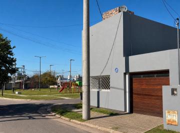 Casa · 92m² · 3 Ambientes · 1 Cochera · PH - Nuevo Poeta Lugones