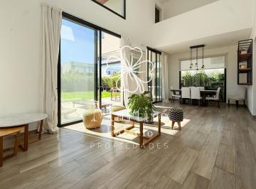 Casa · 210m² · 5 Ambientes · 3 Cocheras · Casa 5 Ambientes Dependencias Jardin Pileta Barrio Castaños Nordelta