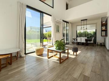 Casa · 210m² · 5 Ambientes · 3 Cocheras · Casa 5 Ambientes Dependencias Jardin Pileta Barrio Castaños Nordelta