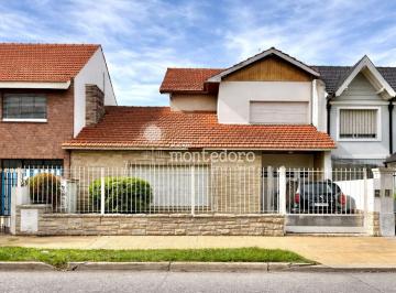 Casa de 6 ambientes, Morón · Chalet 6 Ambientes en Venta, Haedo Chico Inmejorable Ubicación.
