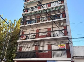 Local comercial , Tres de Febrero · Local / Oficina en Santos Lugares | 72 m² | Excelente Ubicación Sobre Av La Plata