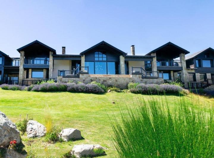 Casa · 1200ha · 12 Ambientes · 3 Cocheras