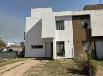 Casa · 90m² · 3 Ambientes · 1 Cochera · Vendo Duplex Arguello
