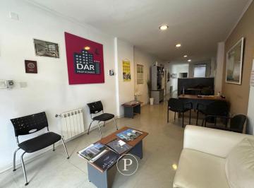 Local comercial · 70m² · 2 Ambientes · Local Comercial a La Calle en La Perla