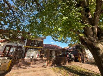 Casa · 333m² · 5 Ambientes · 1 Cochera · Venta Casa 4 Ambientes en Parque Luro