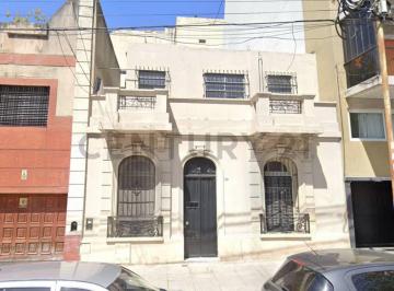Casa · 172m² · 6 Ambientes · Venta de Casa a Reciclar en Una Buena Zona de Paternal
