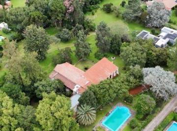 Casa de 7 ambientes, San Lorenzo · Venta: Casa Amoblada en San Lorenzo m² Totales 7.113 con Amplio Jardin 2 Galerias y Pileta