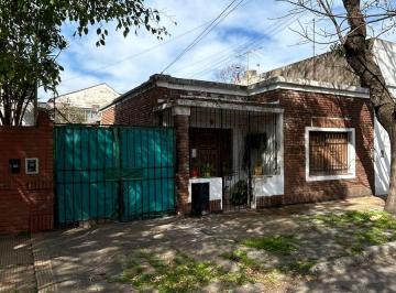 Casa de 3 ambientes, San Isidro · Casa con 190 m² de Terreno y 2 Dorm. en Venta en Martínez Para Reciclar Totalmente