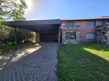 Casa · 480m² · 4 Dormitorios · 2 Cocheras · V. Allende Golf! Exc Casa Categoria - Piscina - Quincho!