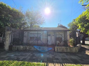 Casa · 120m² · 4 Ambientes · 1 Cochera · Casa 3 Amb y Casa 2 Amb en El Mismo Lote! Apta Dos Flias!