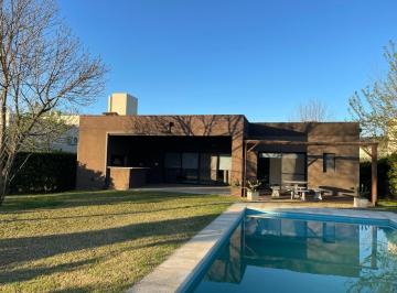 WhatsApp Image 2026-02-02 at 17.57.56 (2).jpeg · Venta Casa 5 Ambientes con Pileta en Barrio Cerrado Alamo Alto
