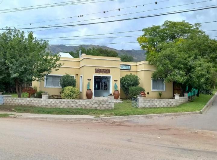 Hotel · 150m² · 8 Ambientes · 2 Cocheras