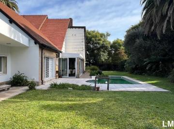 Casa · 442m² · 7 Ambientes · 4 Cocheras · Muy Buena Casa en Zona Residencial de Martinez