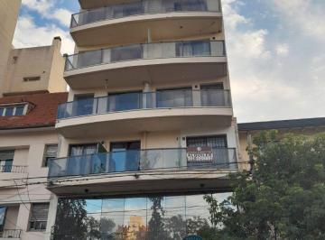 Departamento de 3 ambientes, Córdoba · Monoambiente Apto Uso Profesional Frente Plaza Alberdi, Sin Gas Natural con Dos Baños.