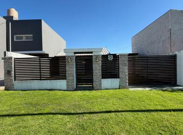 Casa de 3 ambientes, Miramar · Casa en Venta 3 Ambientes con Parque y Garaje Doble en Miramar