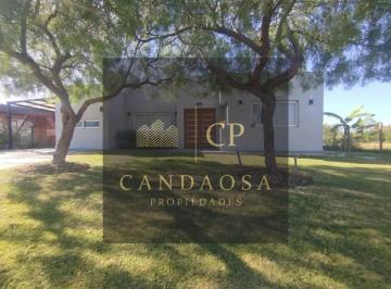 Casa · 218m² · 4 Ambientes · 4 Cocheras · Nvr. Venta de Casa en San Sebastian Pilar