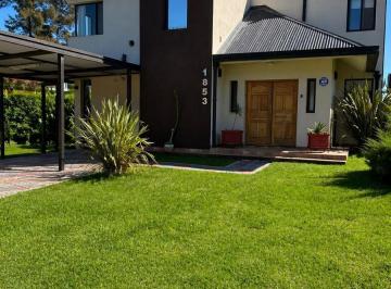 Casa · 180m² · 4 Ambientes · 6 Cocheras · Casa en Venta en Barrio Parque Las Naciones