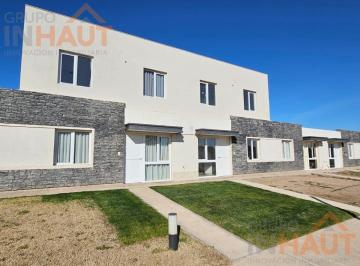 PH · 104m² · 6 Ambientes · 1 Cochera · Dúplex de 4 Habitaciones, Cipolletti