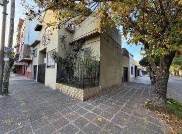Casa · 168m² · 5 Ambientes · 2 Cocheras · Casa Cinco Ambientes, en Venta. Moron Norte