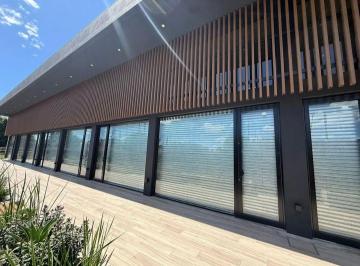 Local comercial · 140m² · 1 Cochera · Local en Alquiler Av 31 E/ 507 y 508