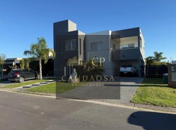Casa · 317m² · 6 Ambientes · 7 Cocheras · Nvr. Venta de Casa Area 6 en San Sebastian Pilar