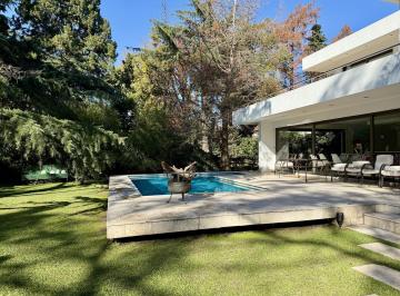 Casa · 252m² · 6 Ambientes · 3 Cocheras · Casa Renovada con Piscina y Lote Central en El Barranco, Pilar – Lista Para Mudarse