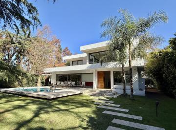 Casa · 252m² · 6 Ambientes · 3 Cocheras · Casa El Barranco, Country Club en Pilar, Zona Norte. 294 m² y 622 m² Terreno