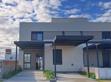 Casa · 163m² · 1 Cochera · Duplex Terrazas de Manantiales 4d 3b - Unico con Dormitorio en Pb!