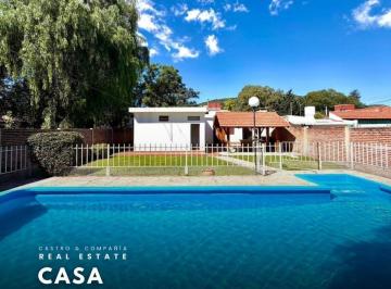 Casa · 219m² · 7 Ambientes · 1 Cochera · Exclusiva Casa en Venta 3 Dorm. con Pileta en Barrio Sol y Lago - Villa Carlos Paz