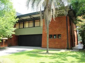 Casa · 360m² · 5 Ambientes · 2 Cocheras · Residencia de Autor con Vista Al Golf – Arquitectura Vanguardista Única en Golfers Country Club