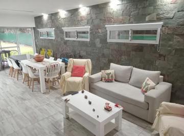 Casa de 4 ambientes, Berazategui · Se Vende Casa Amoblada en El Pato (Pileta, Quincho, 3 Dorm., 600 m² Totales. ¡Excelente!)
