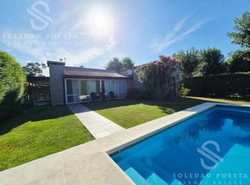 Casa · 146m² · 4 Ambientes · 2 Cocheras · Venta de Casa Funcional, en Barrio Privado La Cuesta